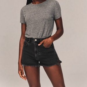 Women’s Abercrombie & Fitch High Rise Mom Short in Size 27